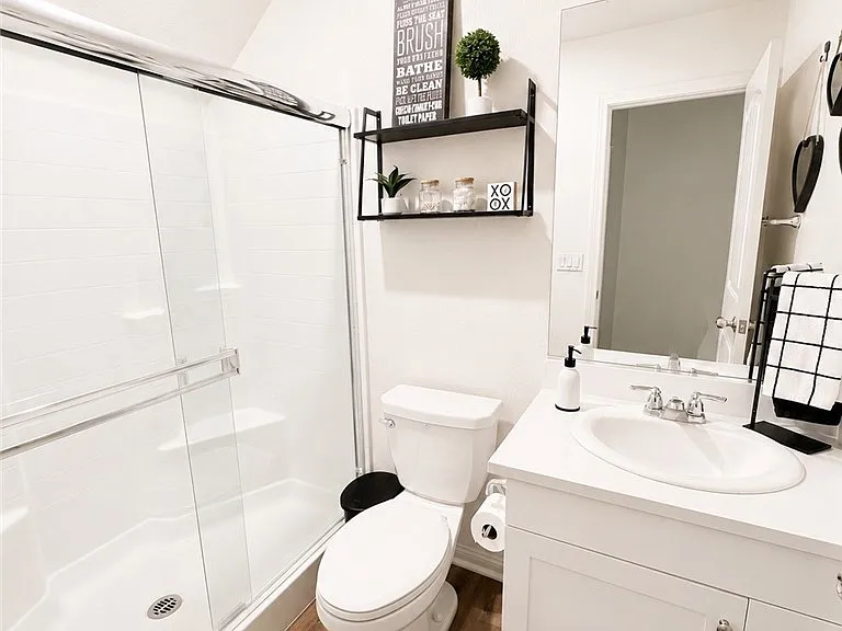 16570 Wyndham Ln — Photo 16
