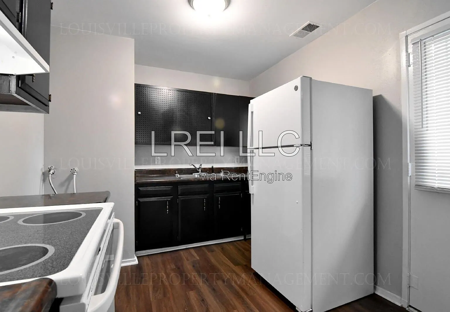 3 bed, 1.0 bath, 910 sqft, $1,300 — Photo 4