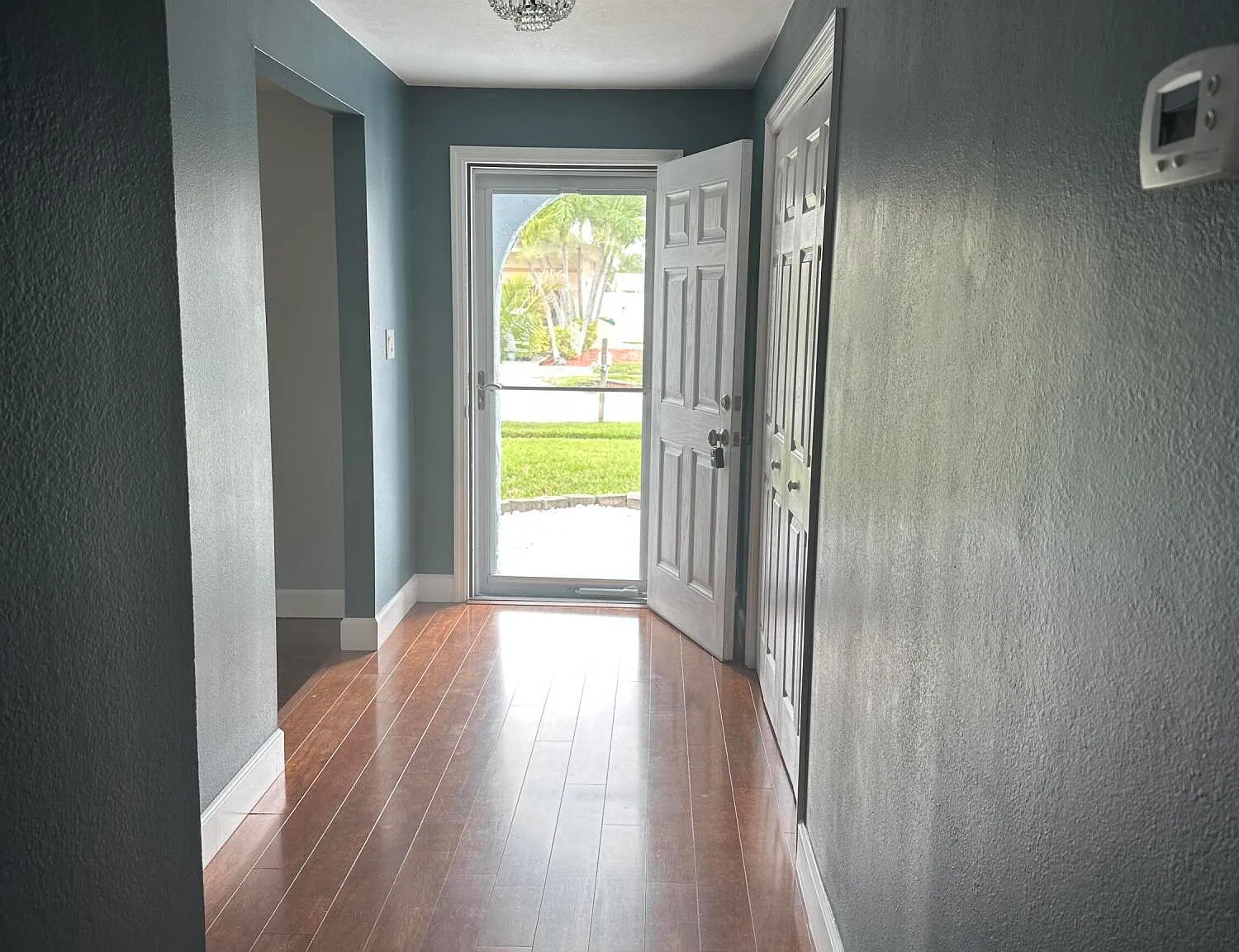 4 bed, 2.0 bath, 1759 sqft, $2,995 — Photo 2