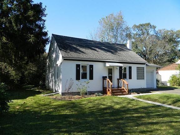 2nd image of 844 W Circle Dr