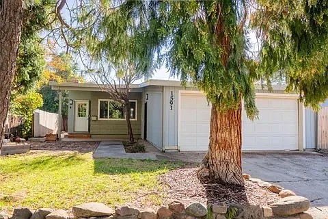 1591 Jeffries St — Photo 1