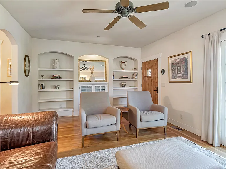 1568 Mariposa Ave — Photo 1