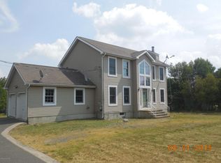 2108 Yellowstone Dr, Blakeslee, PA 18610