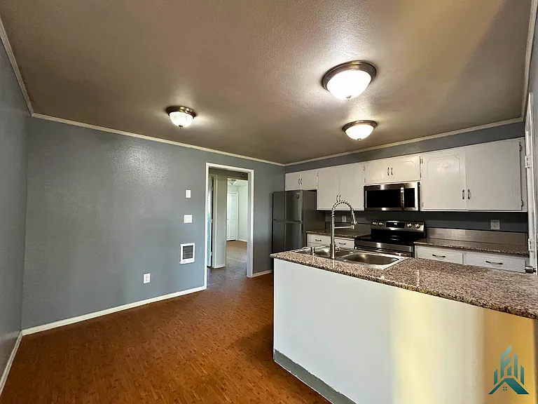 3223 Franklin Ave SE — Photo 6