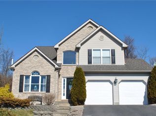 321 Crown View Ave, Stockertown, PA 18083