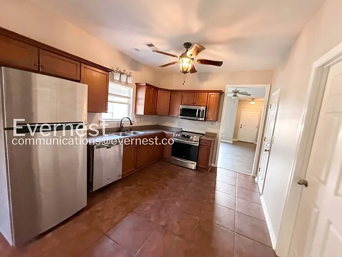 1136 Washington Dr — Photo 3
