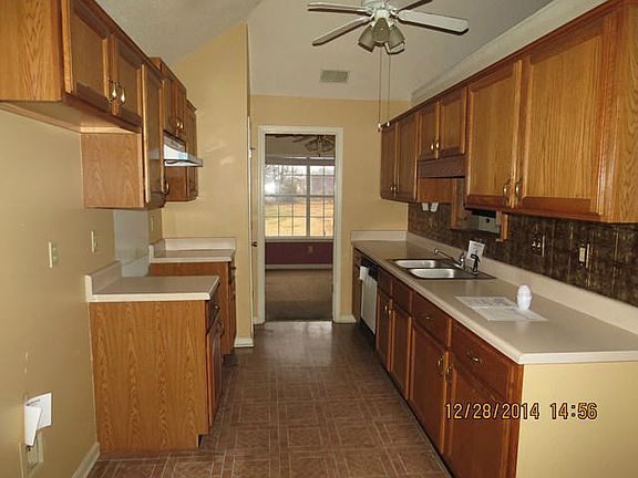 3rd image of 25 Oak Crest Dr