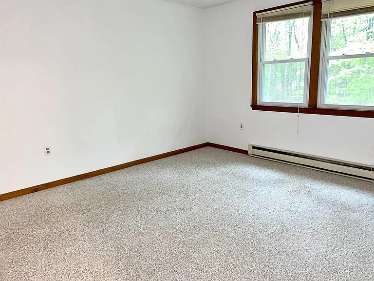 30 Emerald Dr #L — Photo 10