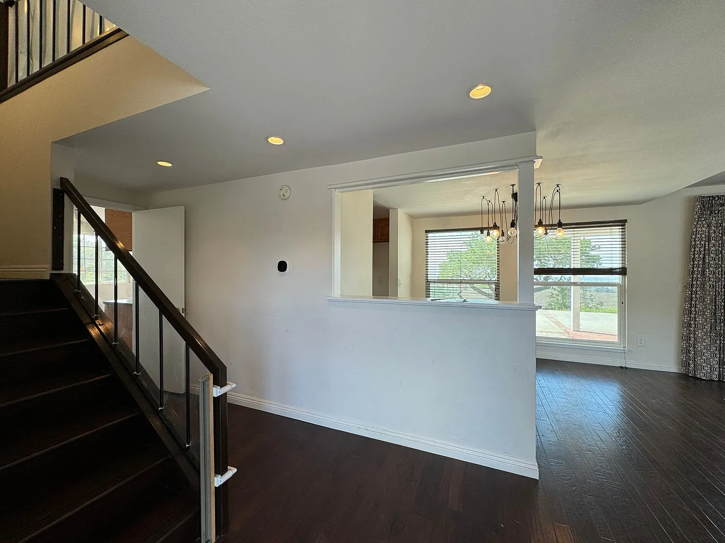Four Bedroom, Three Bathroom House in Whittier Hillside Neighborhood — Photo 3