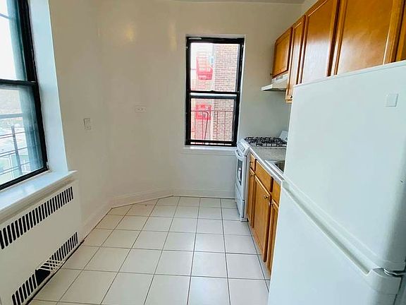 3rd image of 4915 Skillman Ave #N5