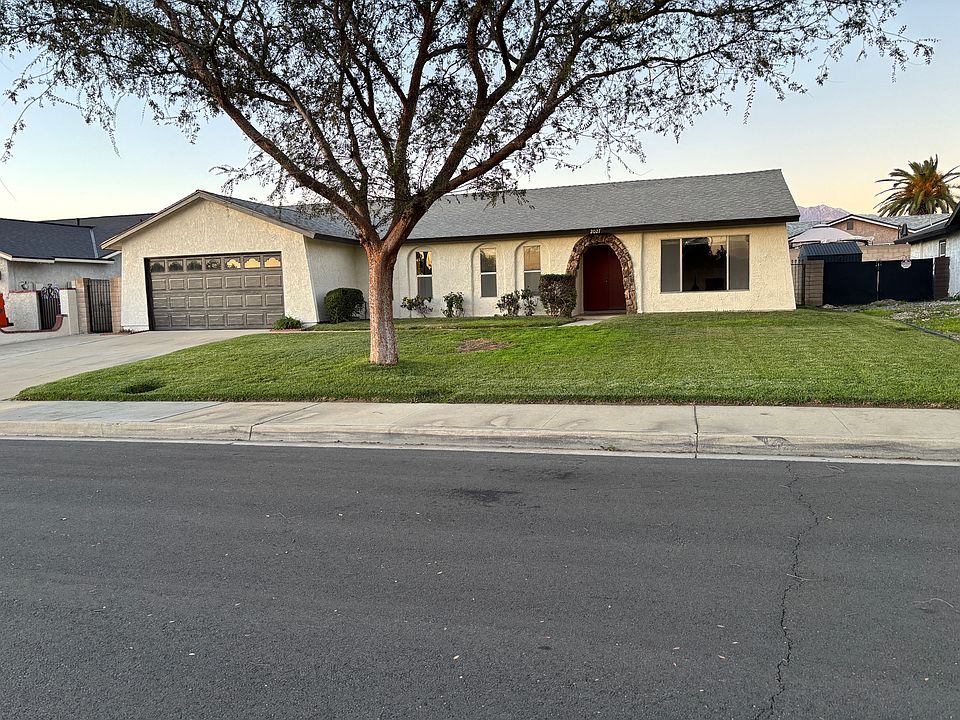 2nd image of 2027 Saint Andrews Dr