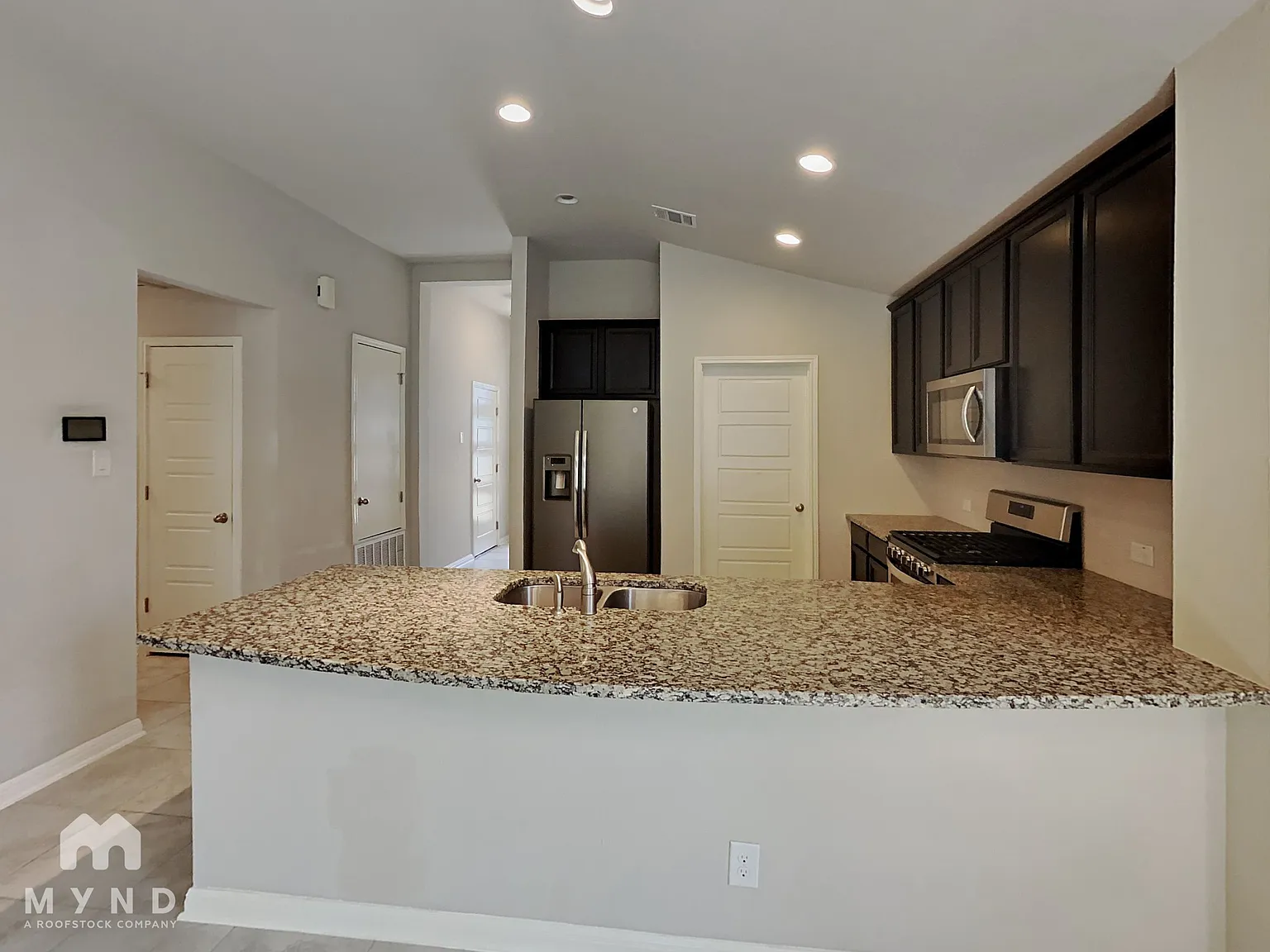 3 bed, 2.0 bath, 1525 sqft, $1,765 — Photo 3