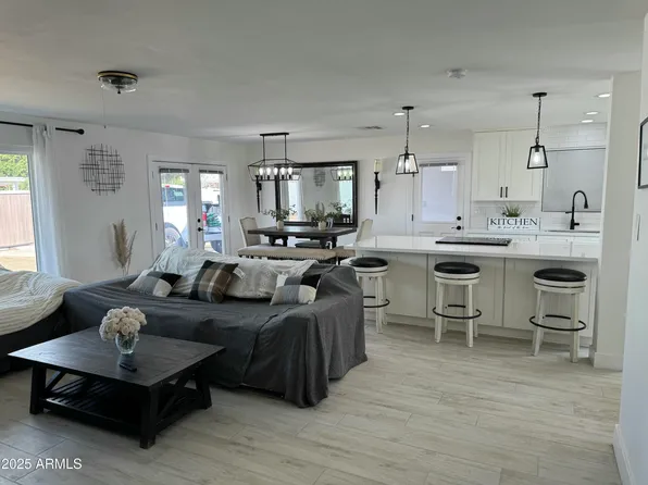 2040 W VIRGINIA Avenue, Phoenix, AZ 85009