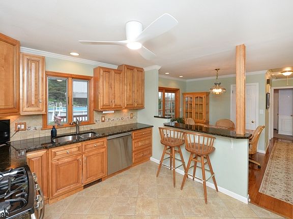 3rd image of 30 Knolls Rd