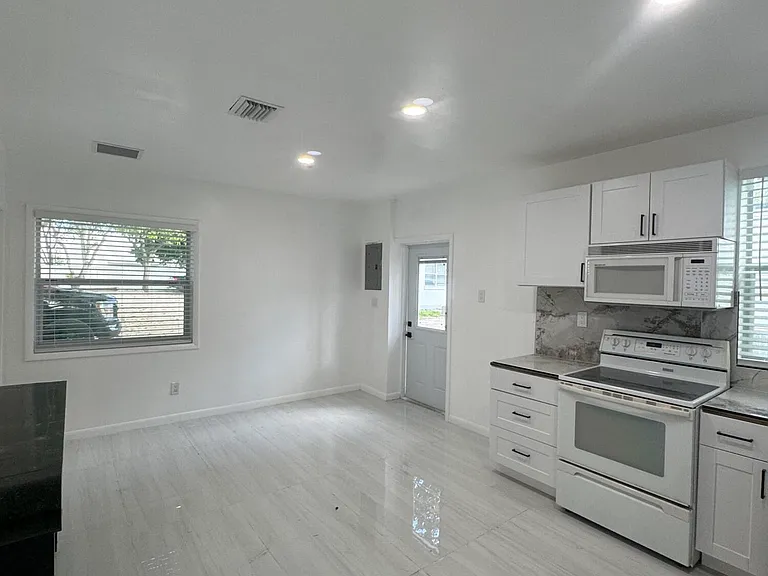 4591 Purdy Ln #8-8-8 — Photo 4