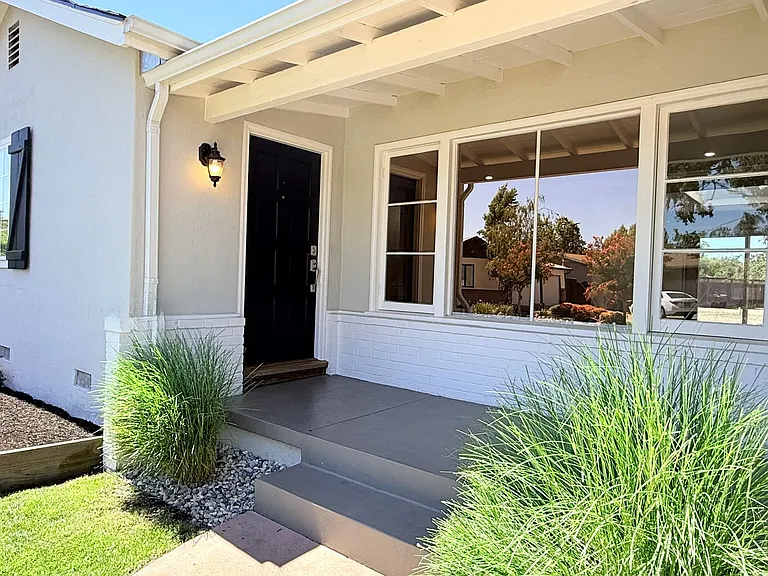 205 Barbara Ct — Photo 4