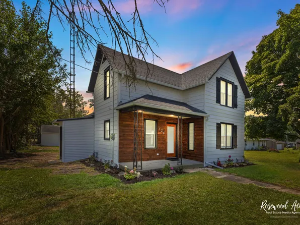 224 E Papineau St, Papineau, IL 60956