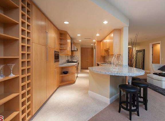 5th image of 1521 Greenfield Ave APT 103
