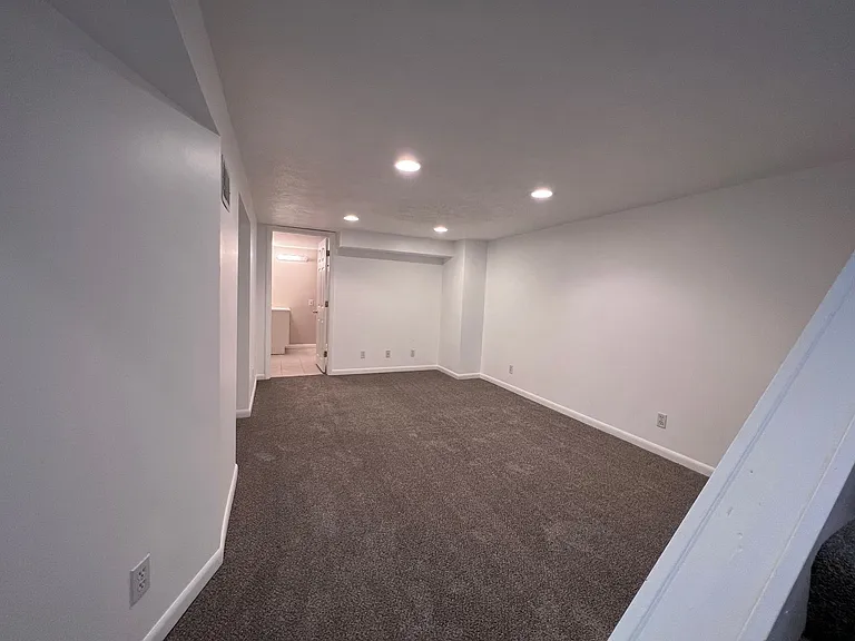 1008 Breton Rd SE — Photo 17