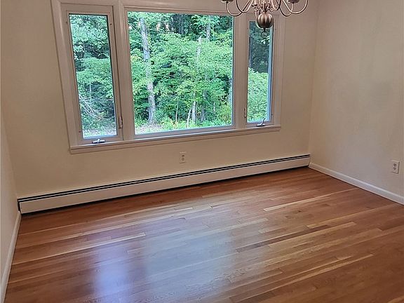 4th image of 72 Blueberry Dr