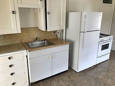 4th image of 1044 Mount Rose Ave #1