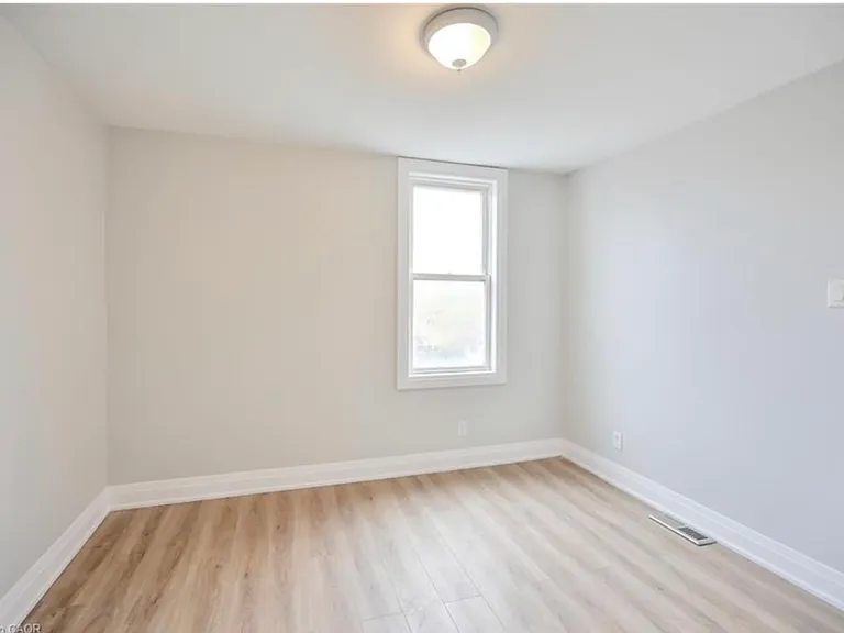 1024 Cannon St E — Photo 15
