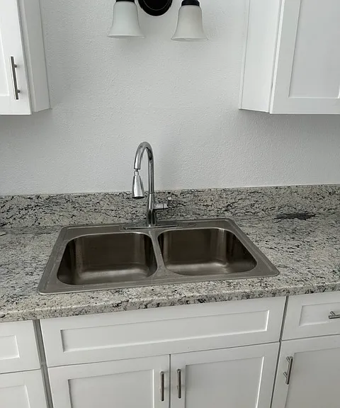 4210 W Adams Blvd #105 — Photo 4