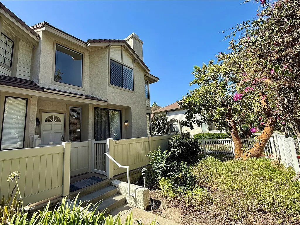 2 bed, 2.5 bath, 1526 sqft, $4,295 — Photo 2