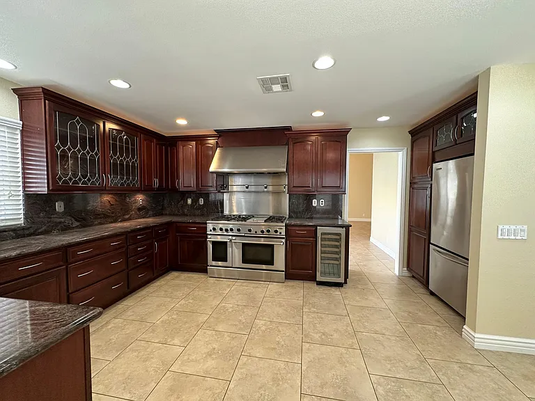 2933 Shamrock Ave — Photo 7