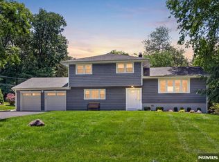 7 Willow Brook Rd, Hillsdale, NJ 07642
