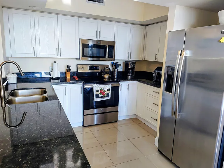 100 N Federal Hwy #826 — Photo 4