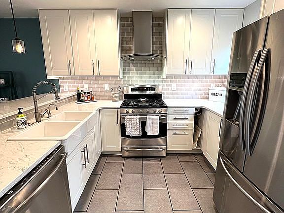 3rd image of 170 Arlington Pl APT C1