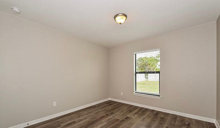 1st image of 307 NE 23rd Pl