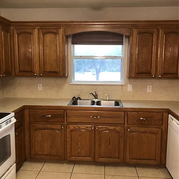 3835 Frontier Dr — Photo 7