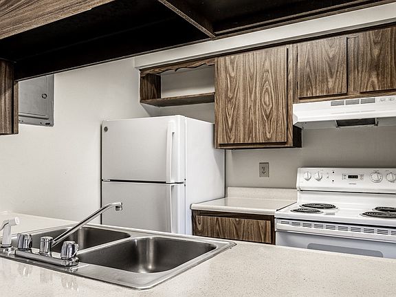 5th image of 3213 Tamarack Ct #432