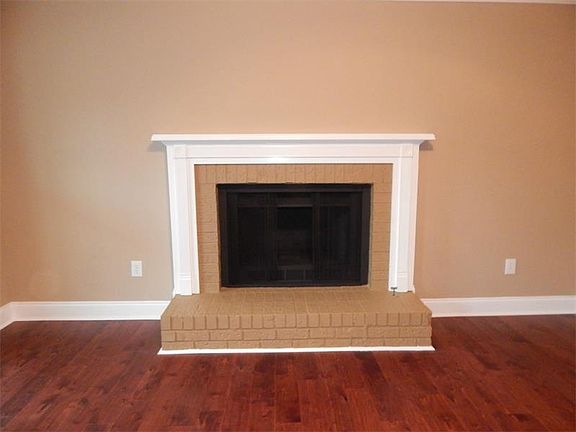 4th image of 220 Machelle Ln