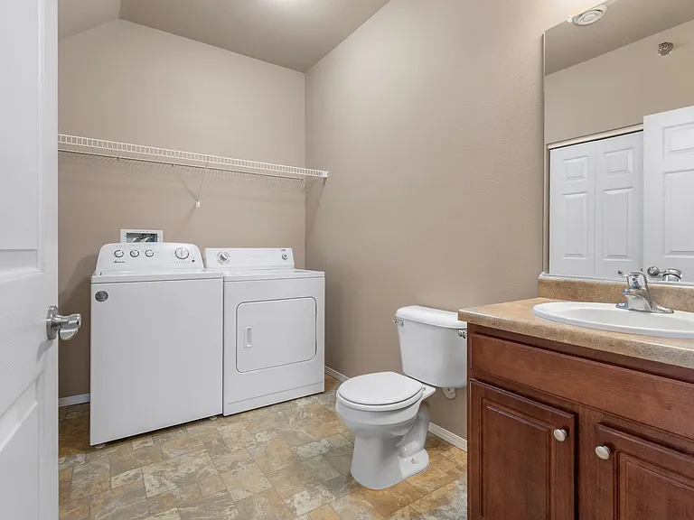 Prairiewood Apartments and Townhomes — Photo 28