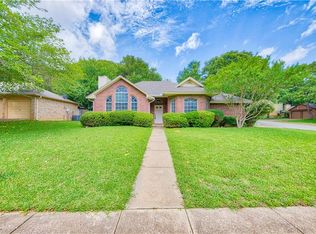 1607 Woodpath Dr, Euless, TX 76039
