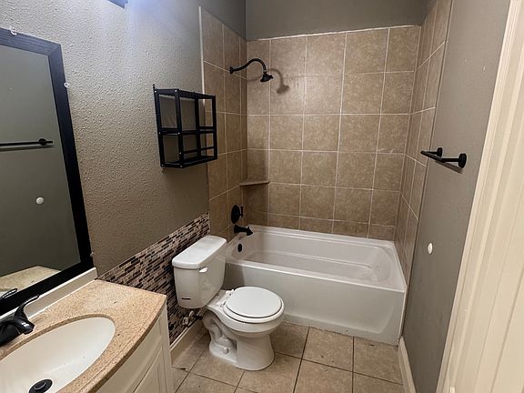 3rd image of 10314 Sierra Dr #B