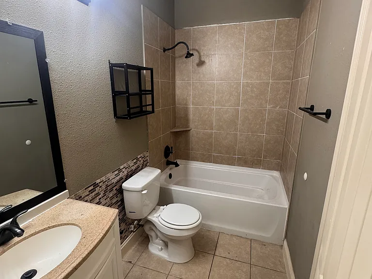 10314 Sierra Dr #B — Photo 3