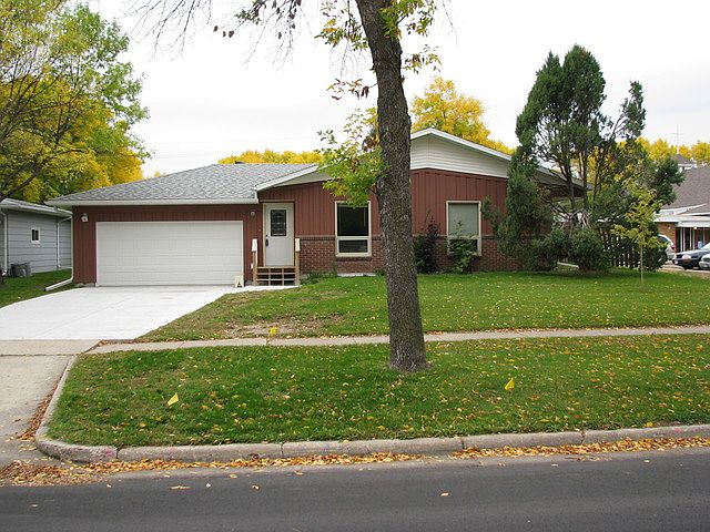 2nd image of 2809 11th St S