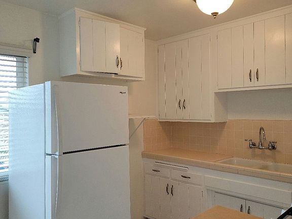 4th image of 4525 Kansas St APT 6