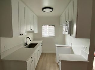 18618 Clark St APT 9, Tarzana, CA 91356