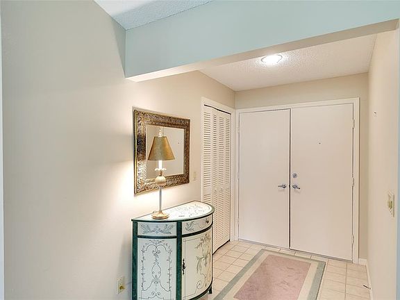 3rd image of 3825 WILSHIRE CIRCLE #1