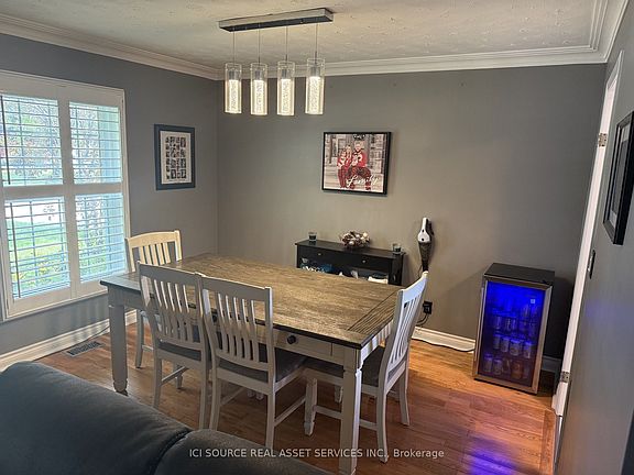 4th image of 6998 Glengowan Cres