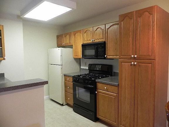 4th image of 2678 Rolling Oaks Blvd