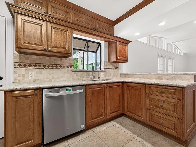 5422 Hummingbird St — Photo 6