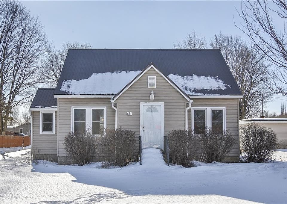 1st image of 651 E Main St