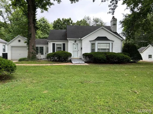 13 Cambridge Dr, Belleville, IL 62226