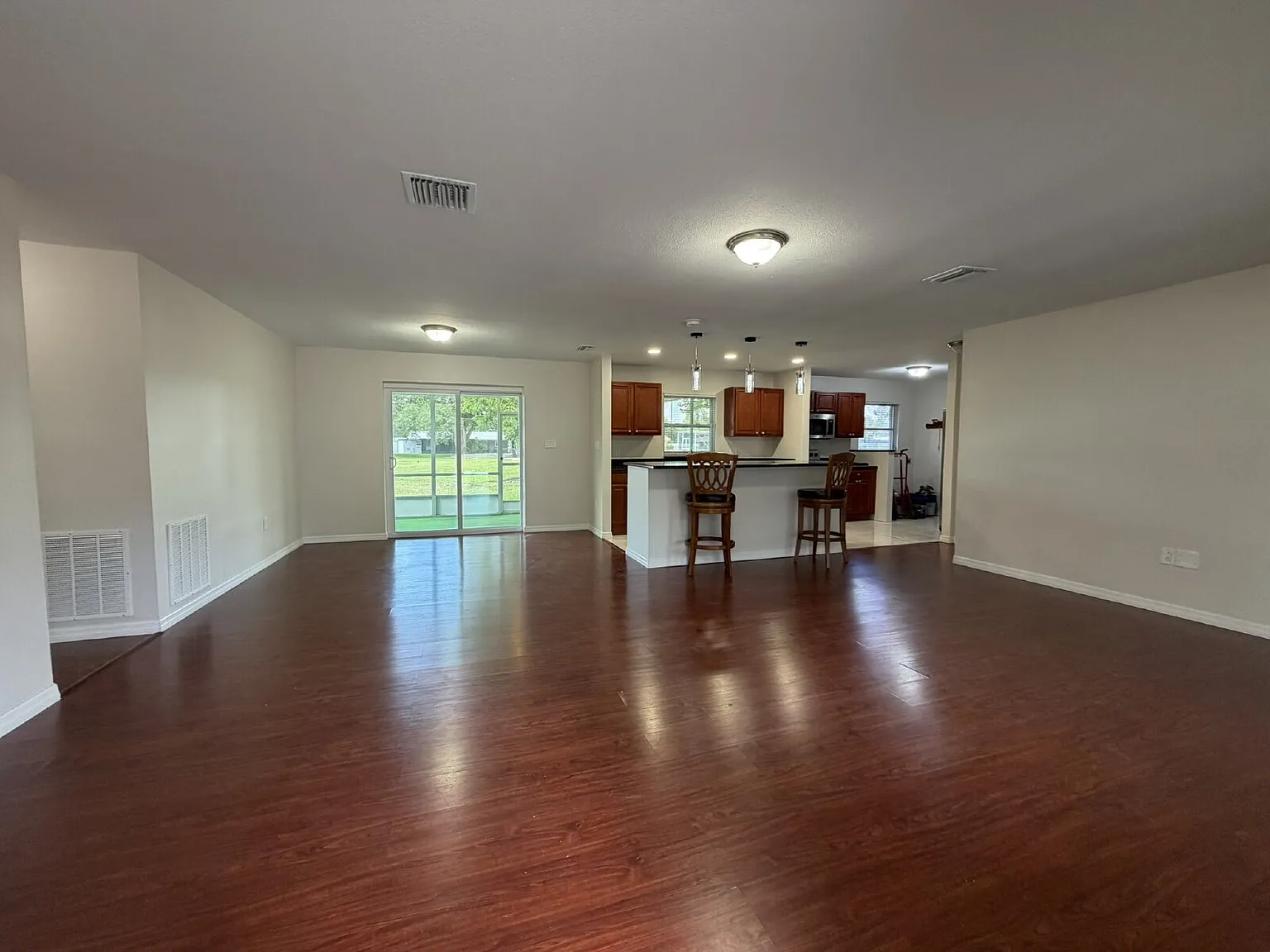 3 bed, 2.0 bath, 1343 sqft, $1,800 — Photo 4